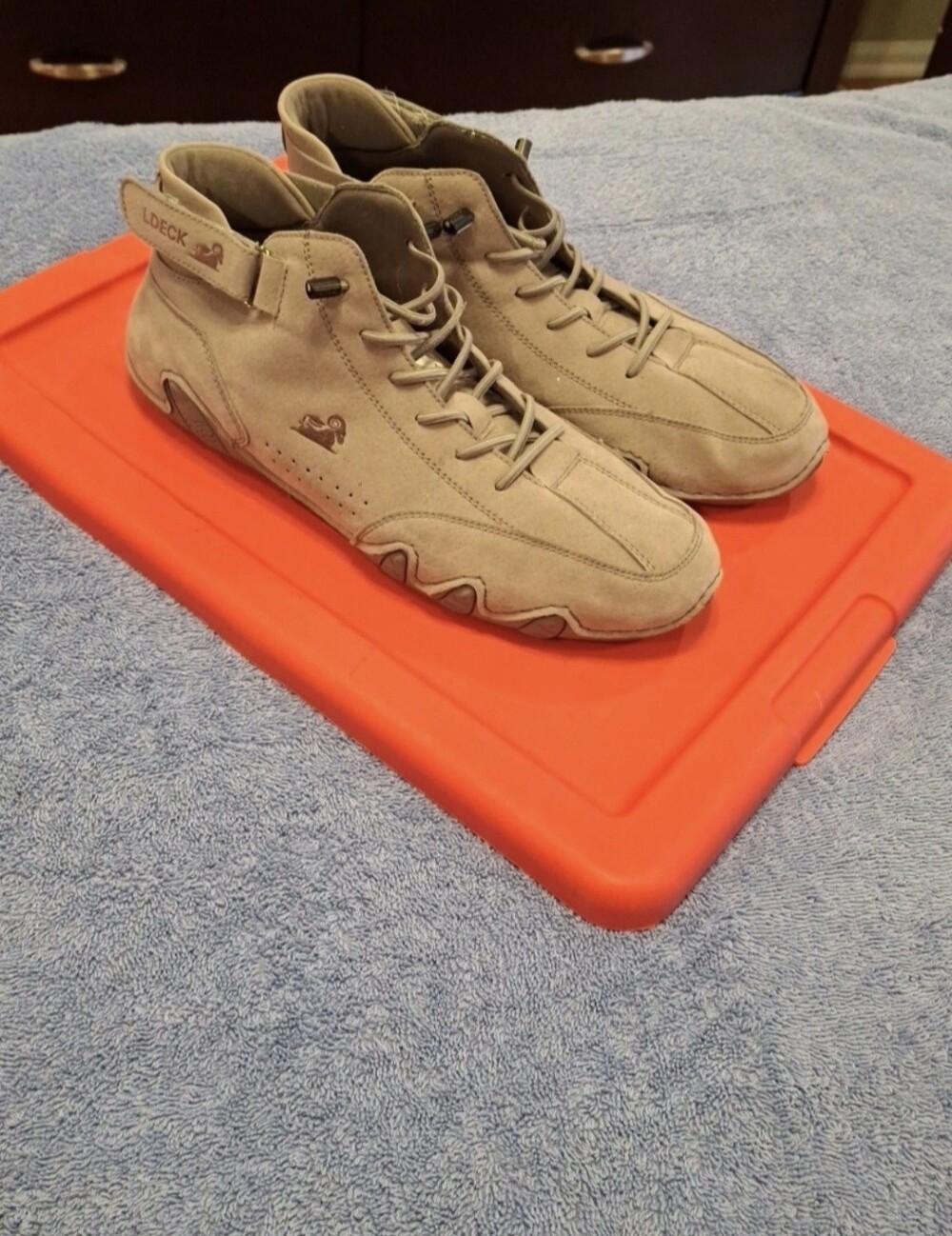 Ldeck Leather Sneakers. Size 41 (US 8)